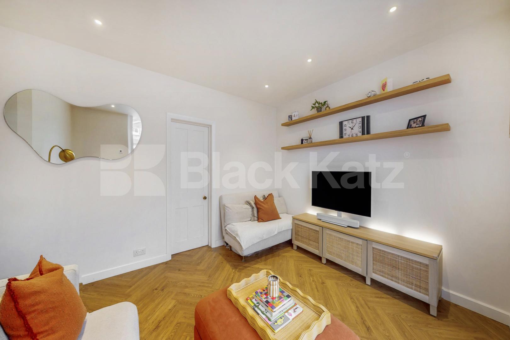 Stylish & contemporary maisonette flooded with natural light  Odger Street, Battersea 